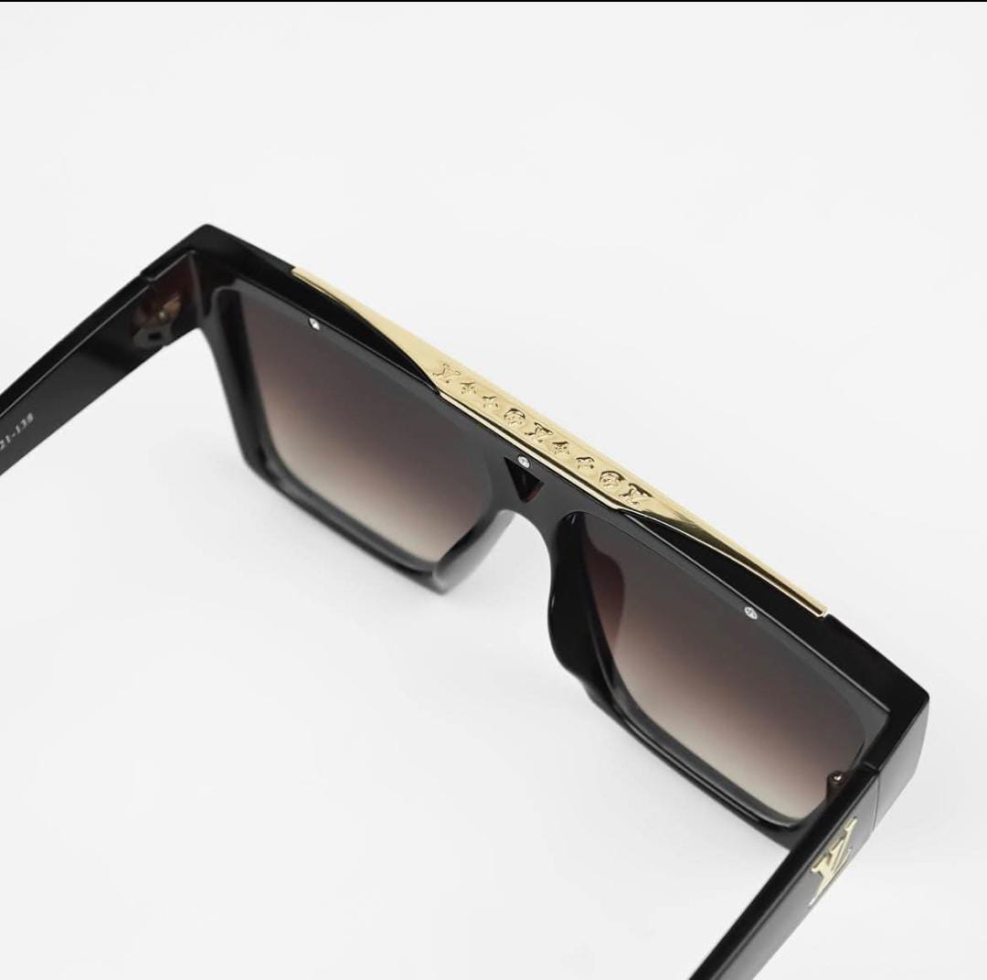 High-Quality Materials – Acetate, titanium, stainless steel, or gold-plated frames.