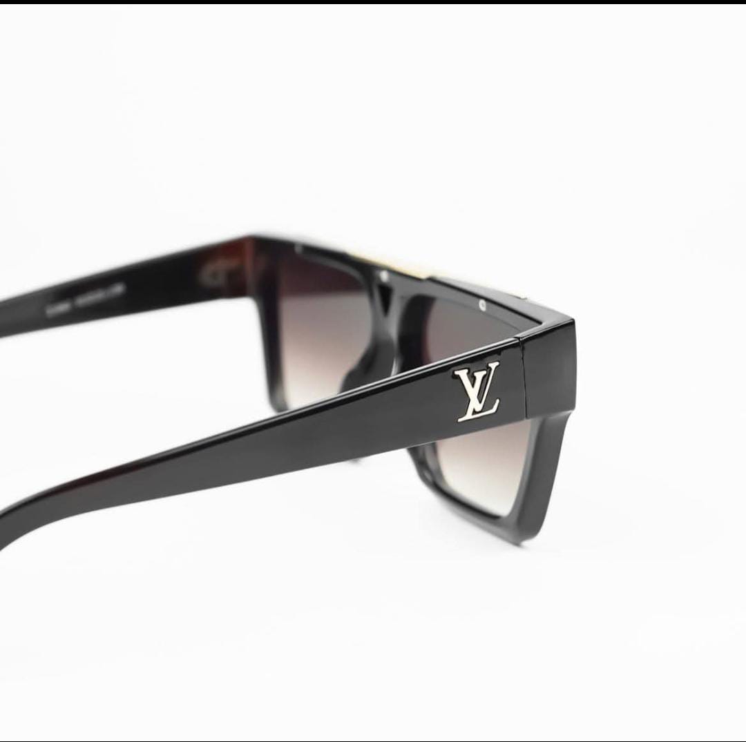 High-Quality Materials – Acetate, titanium, stainless steel, or gold-plated frames.