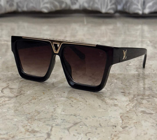 High-Quality Materials – Acetate, titanium, stainless steel, or gold-plated frames.